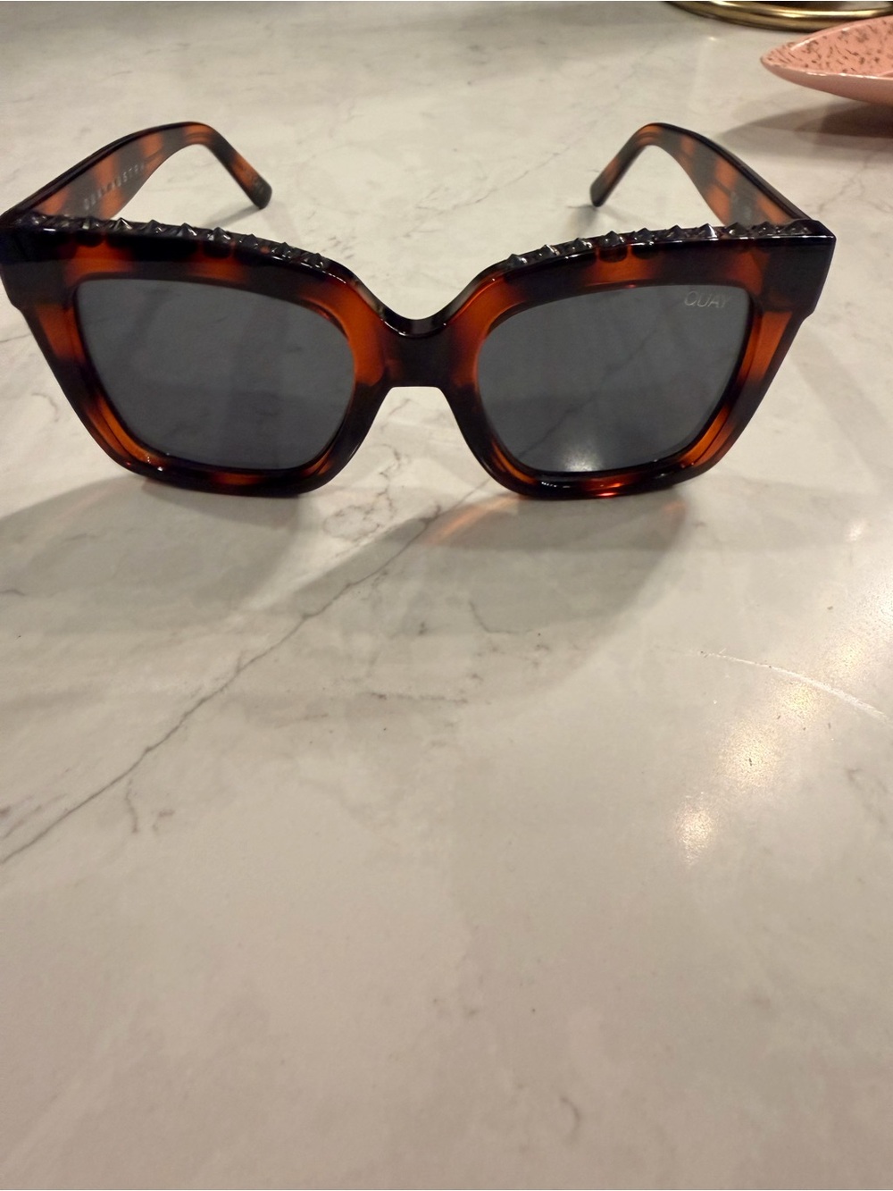 Quay sunglasses with studs